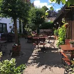 & Weinhaus Zum Schwarzen Baeren 3*