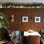 & Weinhaus Zum Schwarzen Baren