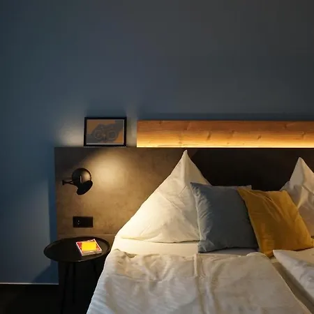 فندق & Weinhaus Zum Schwarzen Baeren 3*