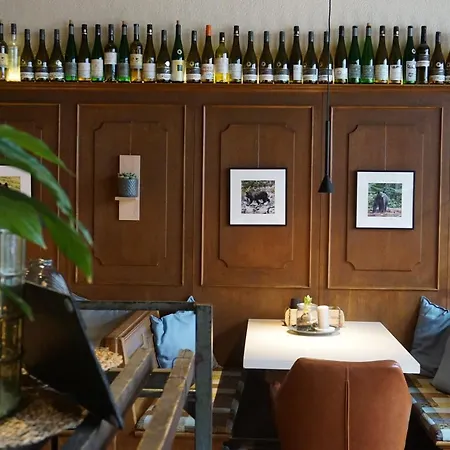 黑熊葡萄酒屋及酒店