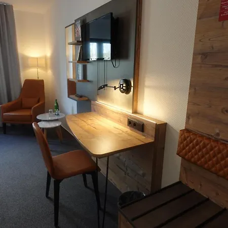 黑熊葡萄酒屋及酒店 3* 科布倫茨