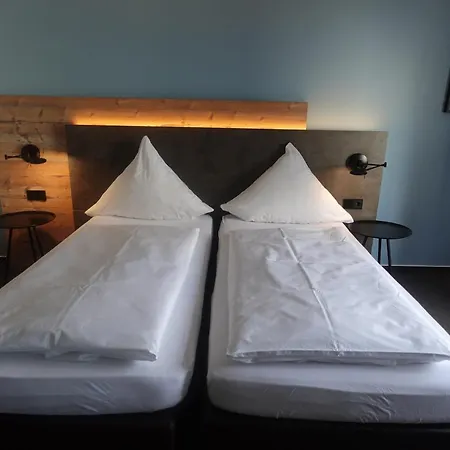 & Weinhaus Zum Schwarzen Baeren فندق 3*