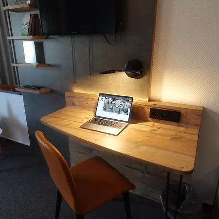 & Weinhaus Zum Schwarzen Baeren Hotel