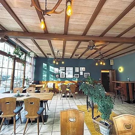 Hotel & Weinhaus Zum Schwarzen Baeren 3*