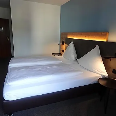 & Weinhaus Zum Schwarzen Baeren Hotel 3*