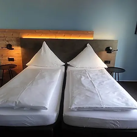 & Weinhaus Zum Schwarzen Baeren Hotel Koblenz (Rhineland-Palatinate)