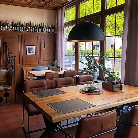 & Weinhaus Zum Schwarzen Baeren Hotel 3*