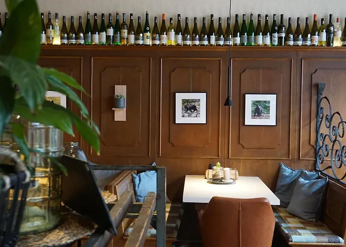 & Weinhaus Zum Schwarzen Baren