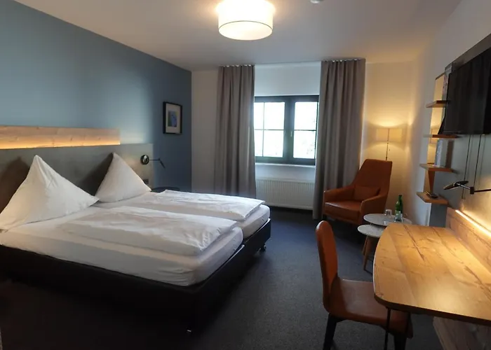 & Weinhaus Zum Schwarzen Baeren 3*