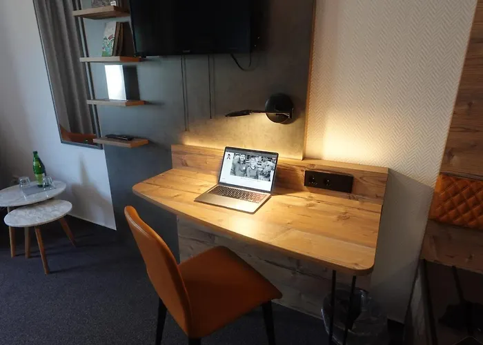 & Weinhaus Zum Schwarzen Baeren Hotel