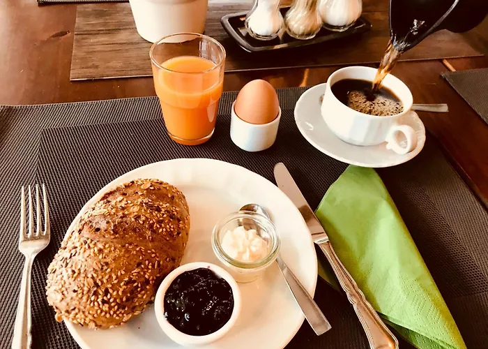 Hotel & Weinhaus Zum Schwarzen Baren 3*